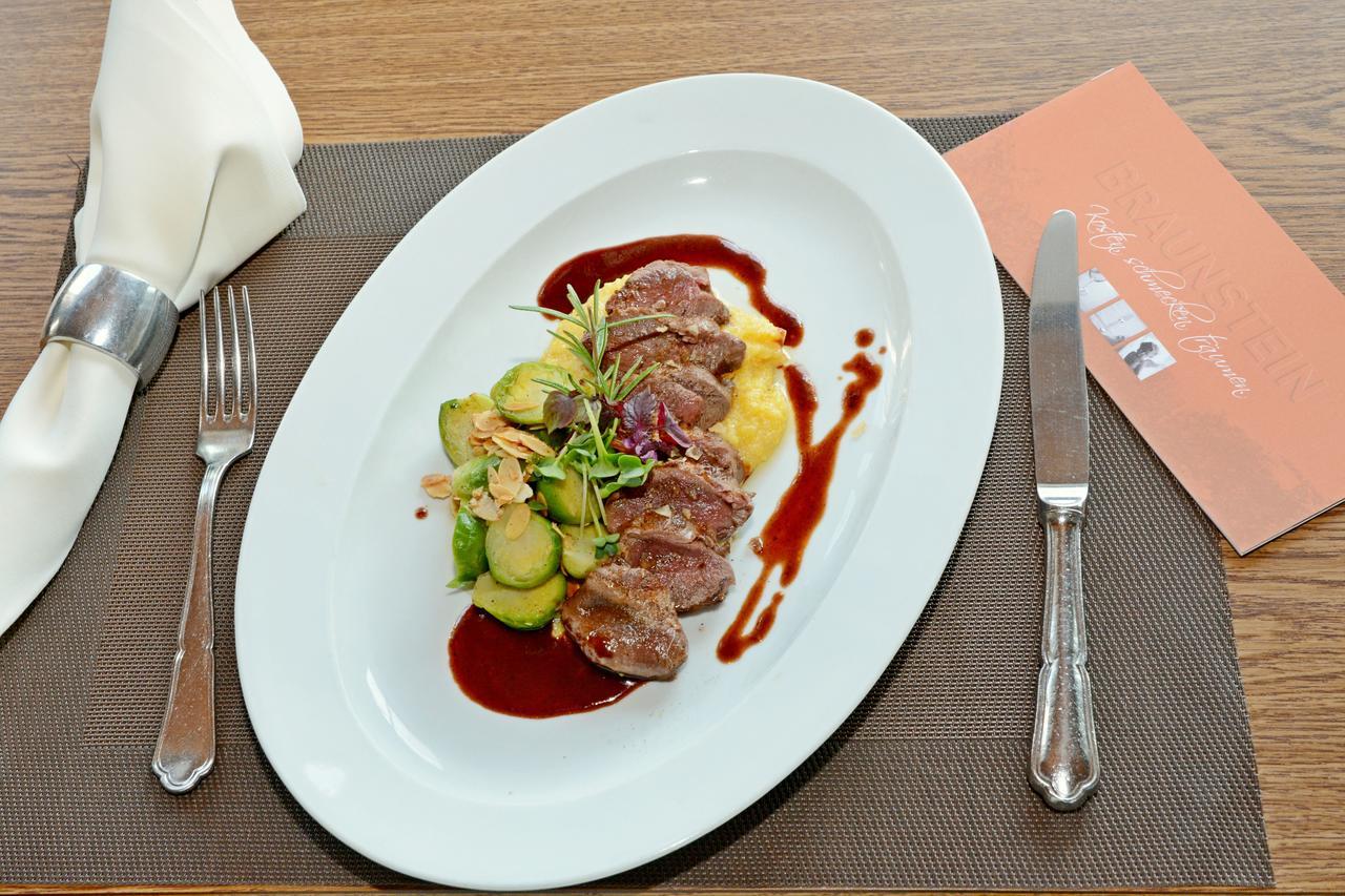 Hotel & Restaurant Braunstein - Pauli'S Stuben プルバッハ・アム・ノイジードラーゼー エクステリア 写真